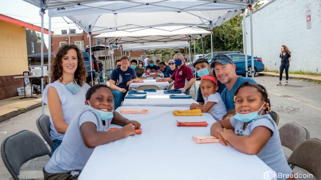 flashtable_with_many_people Flash Table with many people
